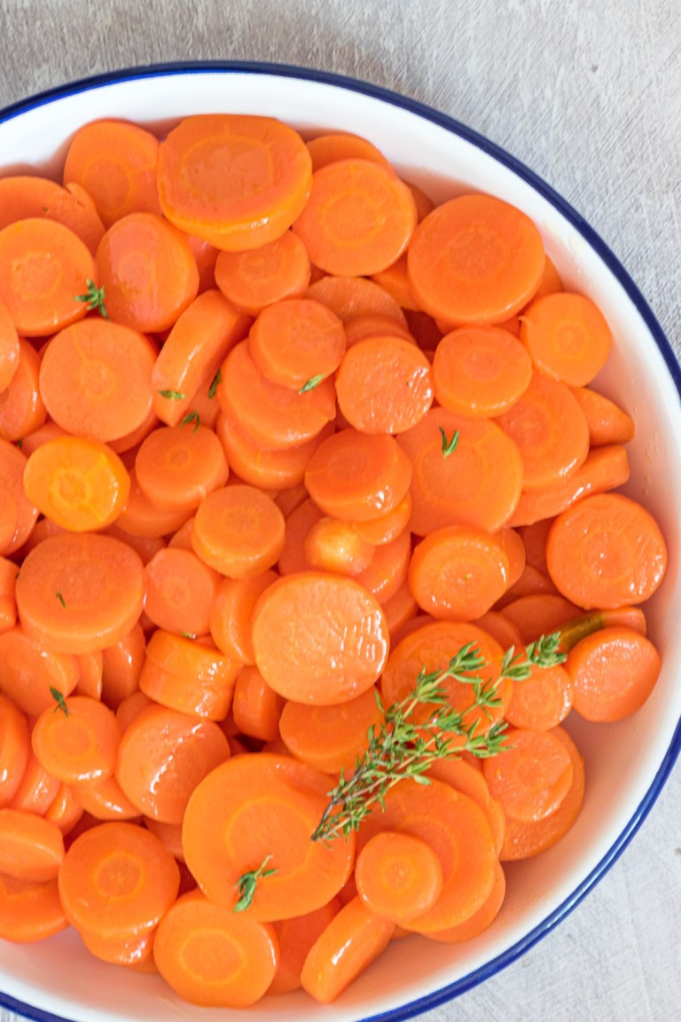 close up view of the cooked frozen carrots in a serving bowl