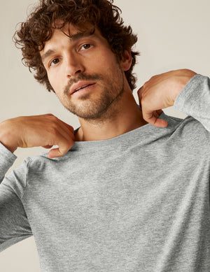 gray men's long sleeve top.